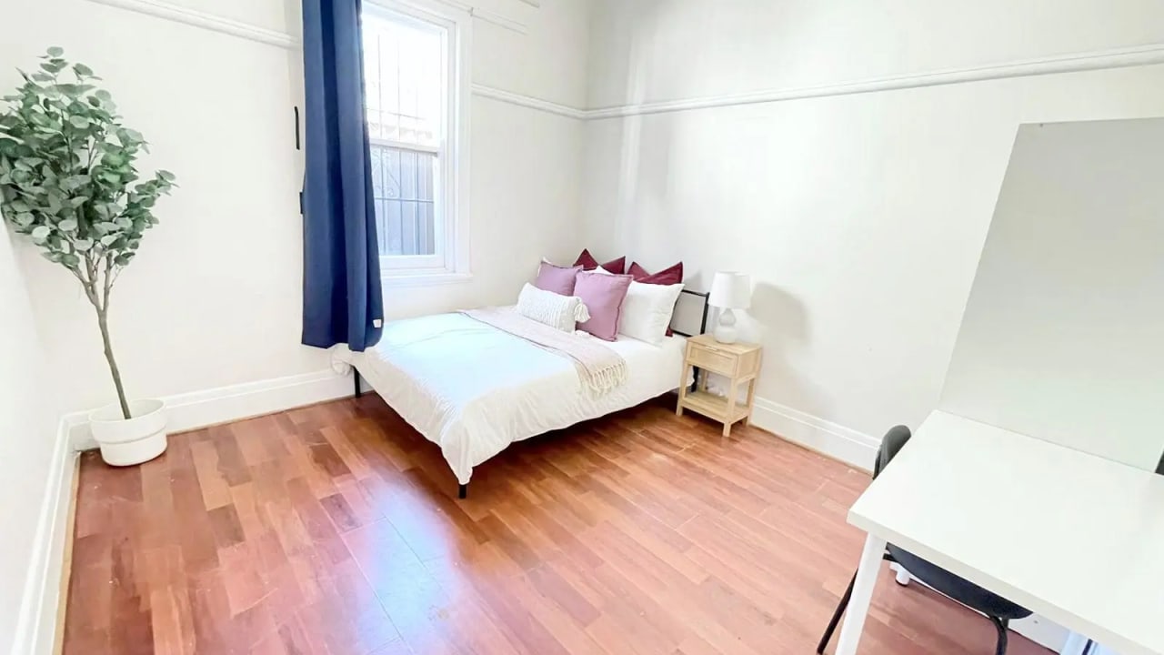 Room in a share house