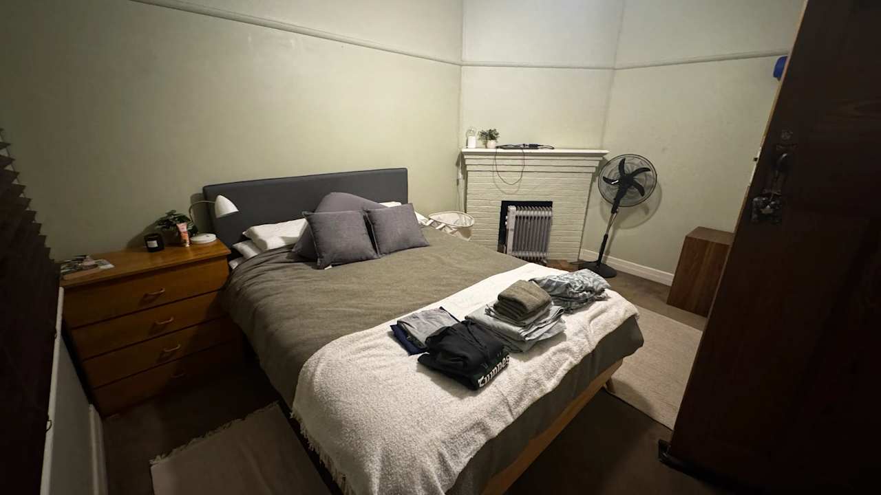Room in a share house