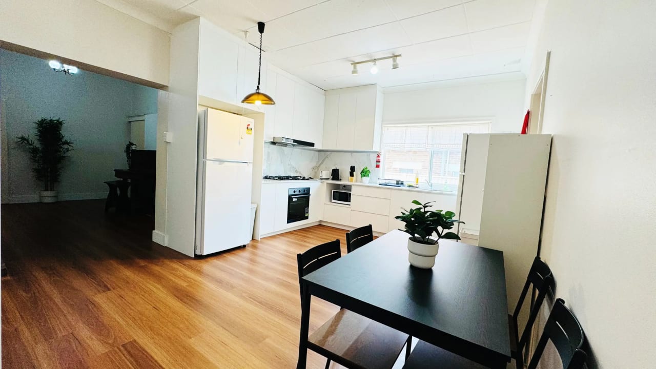 Furnished room in a flatshare