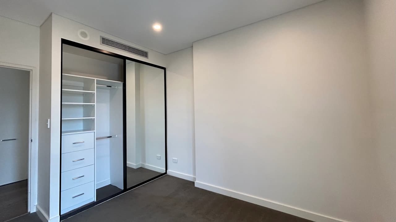 Whole property with 1 room for rent