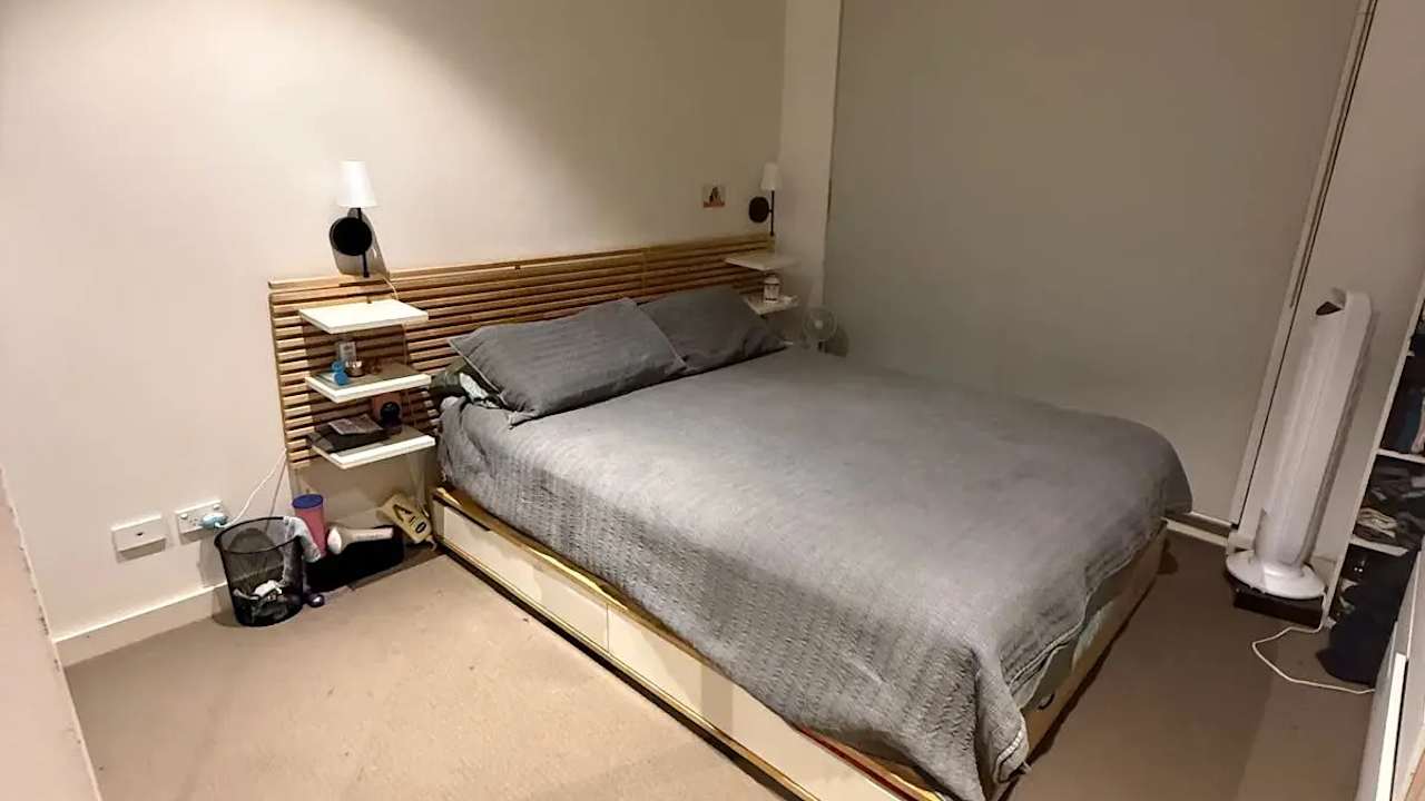 Furnished room with ensuite in a flatshare