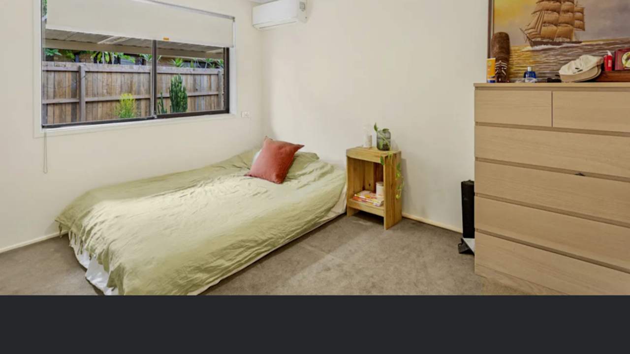 Unfurnished room in a flatshare