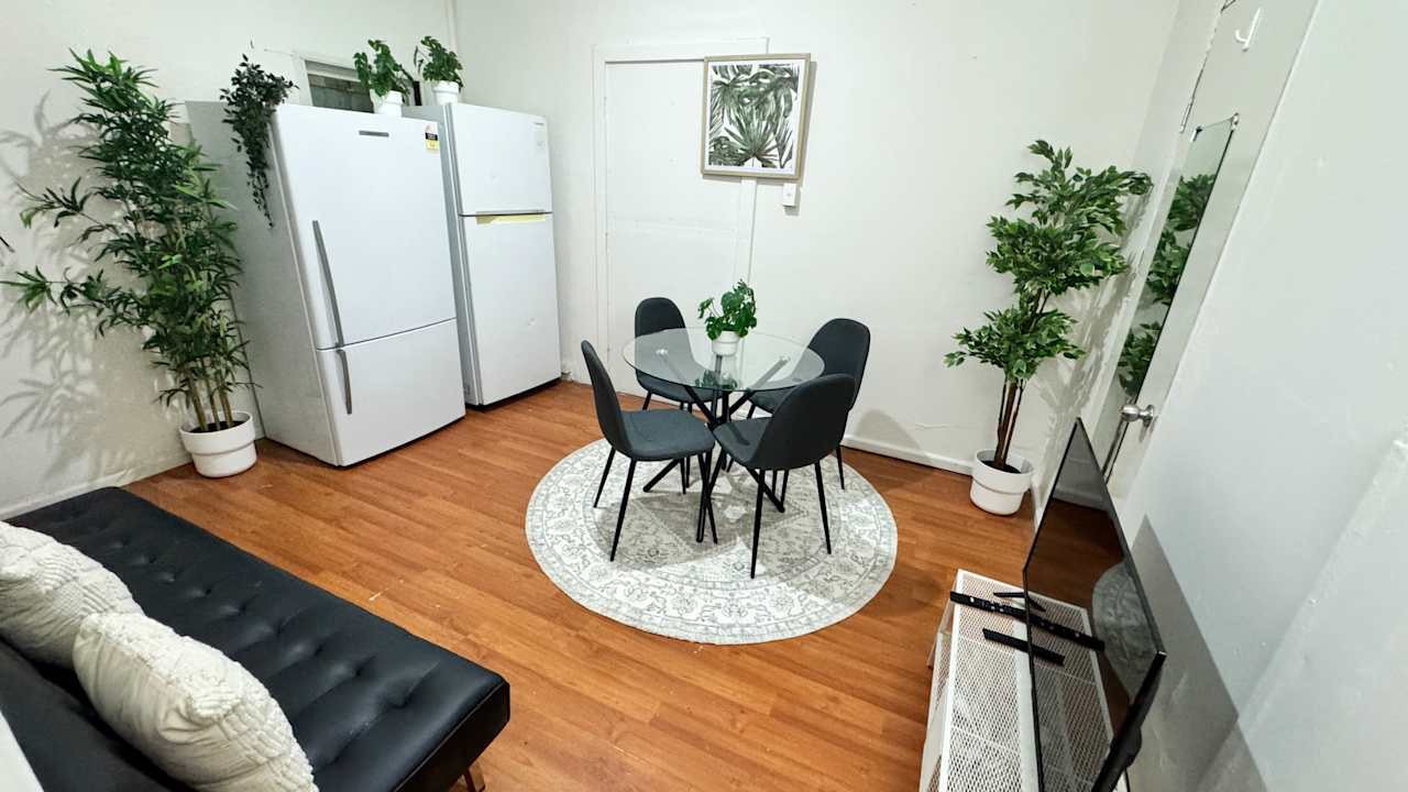 Furnished room in a flatshare