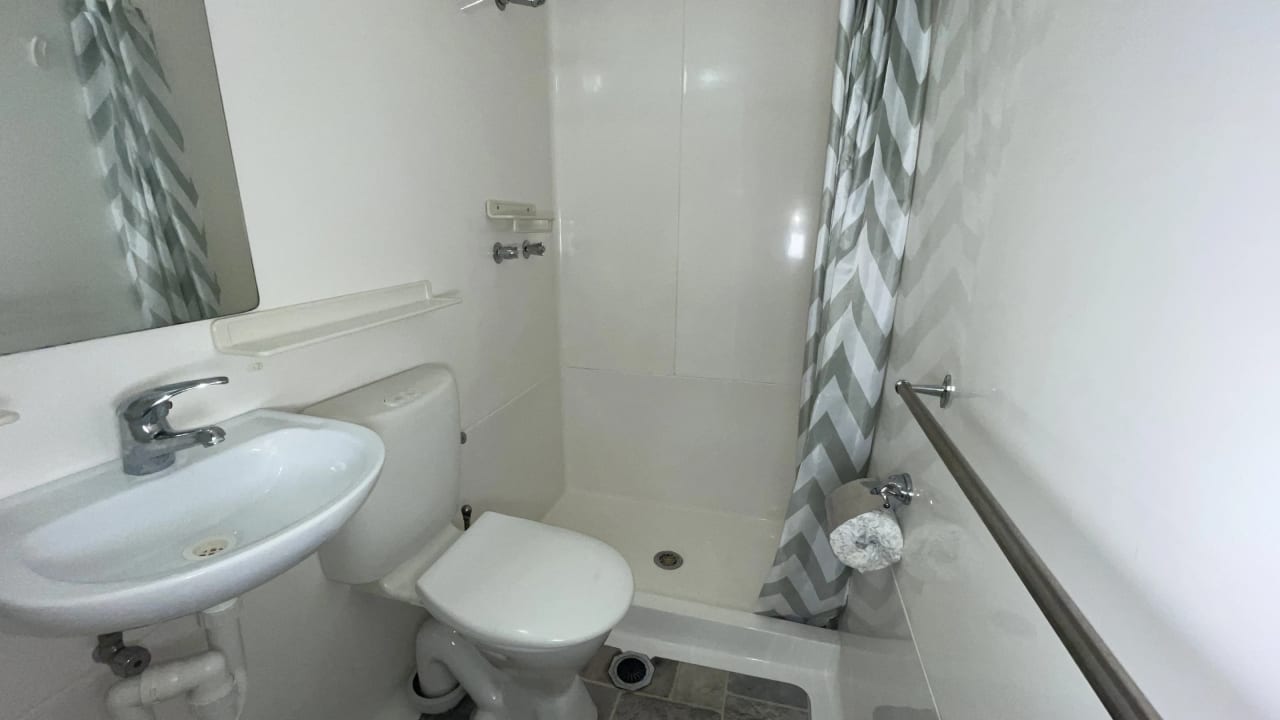 Whole property with 1 room for rent