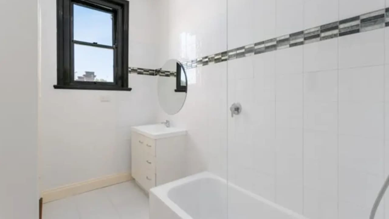 Unfurnished room in a flatshare
