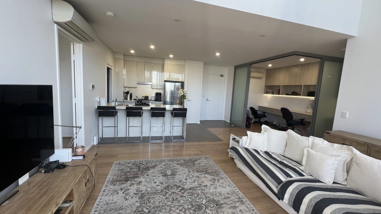 Furnished room with ensuite in a flatshare