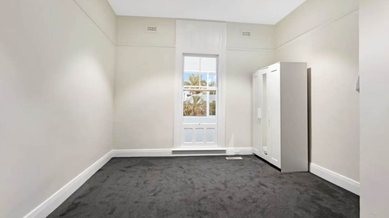 Room in a share house