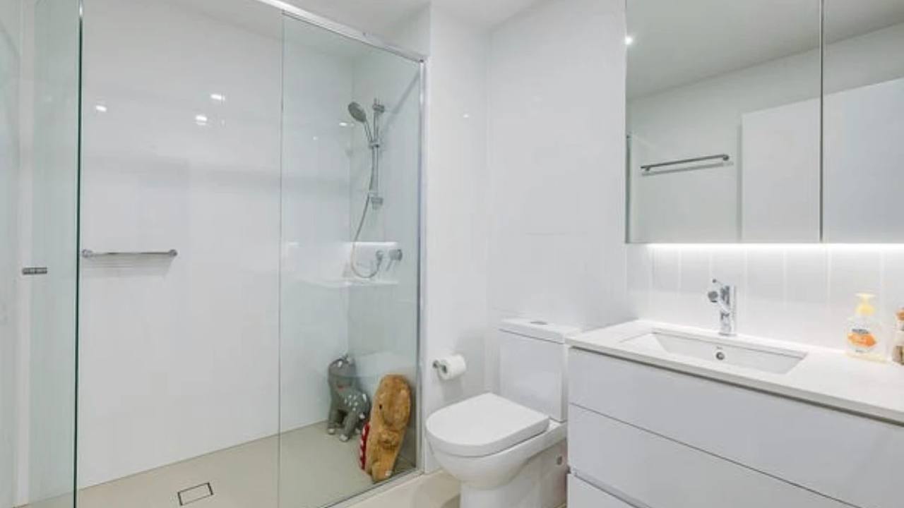 Unfurnished room with own bathroom