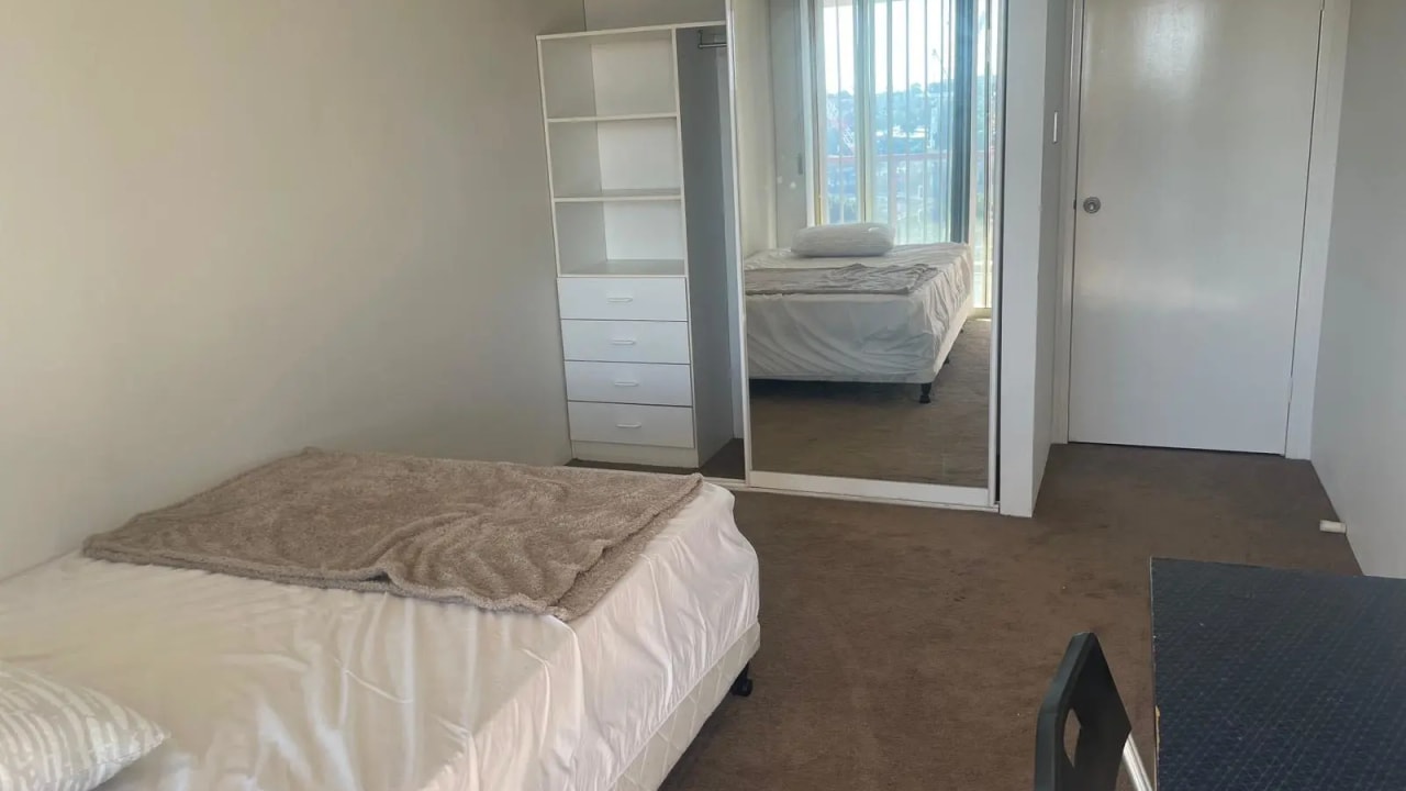 Furnished room in a flatshare