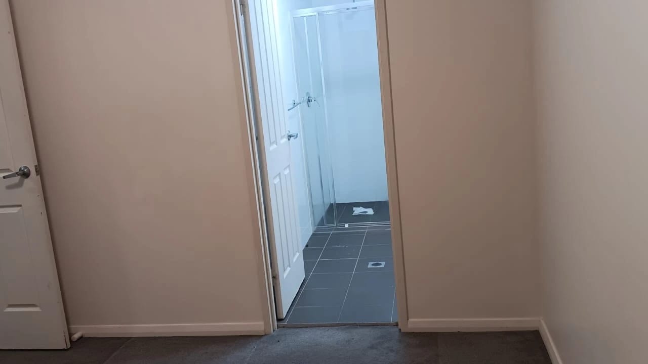 Unfurnished room with ensuite in a flatshare