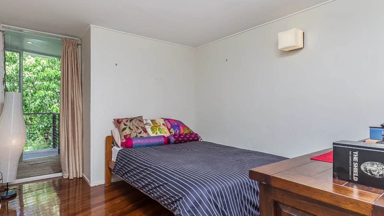 Room in a share house