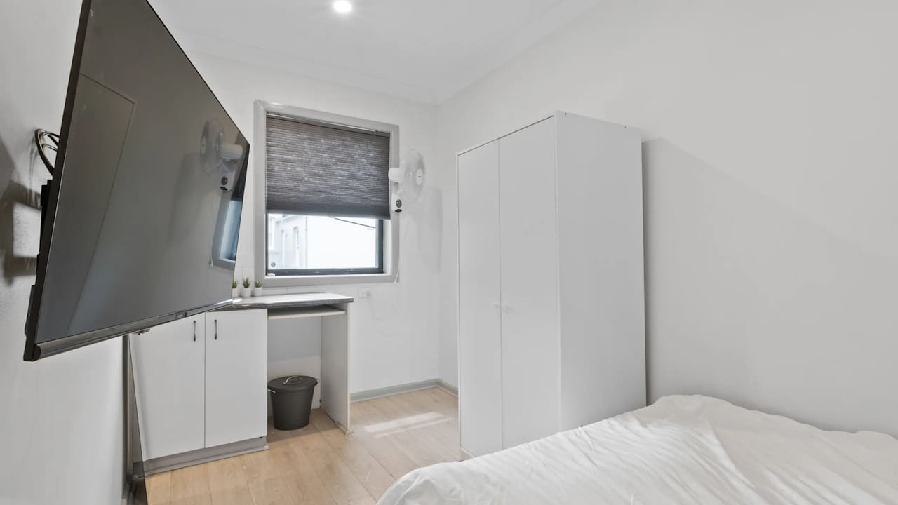 Furnished room in a flatshare