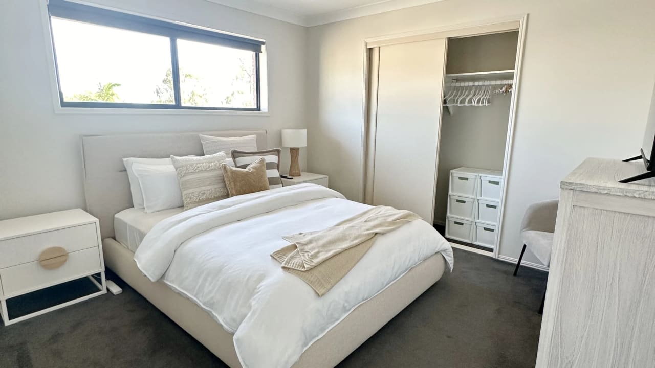 Furnished room in a share house