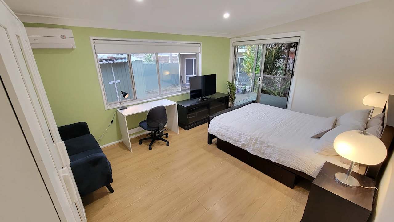 Furnished room in a share house