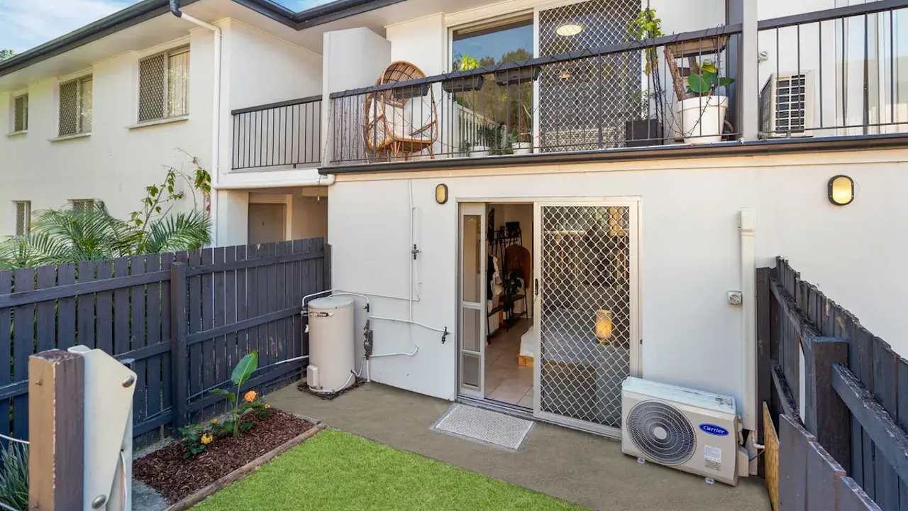 Unfurnished room with ensuite in a flatshare