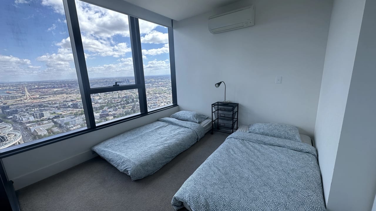 Furnished room in a flatshare