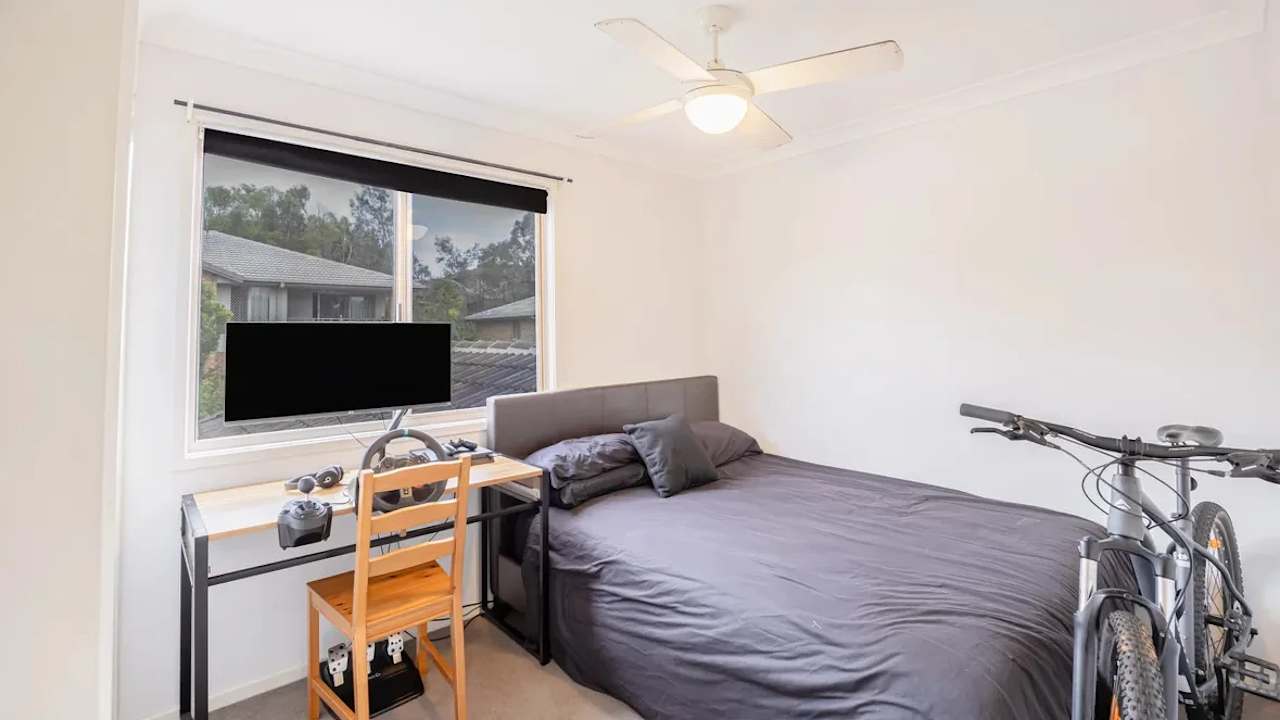 Room in a share house