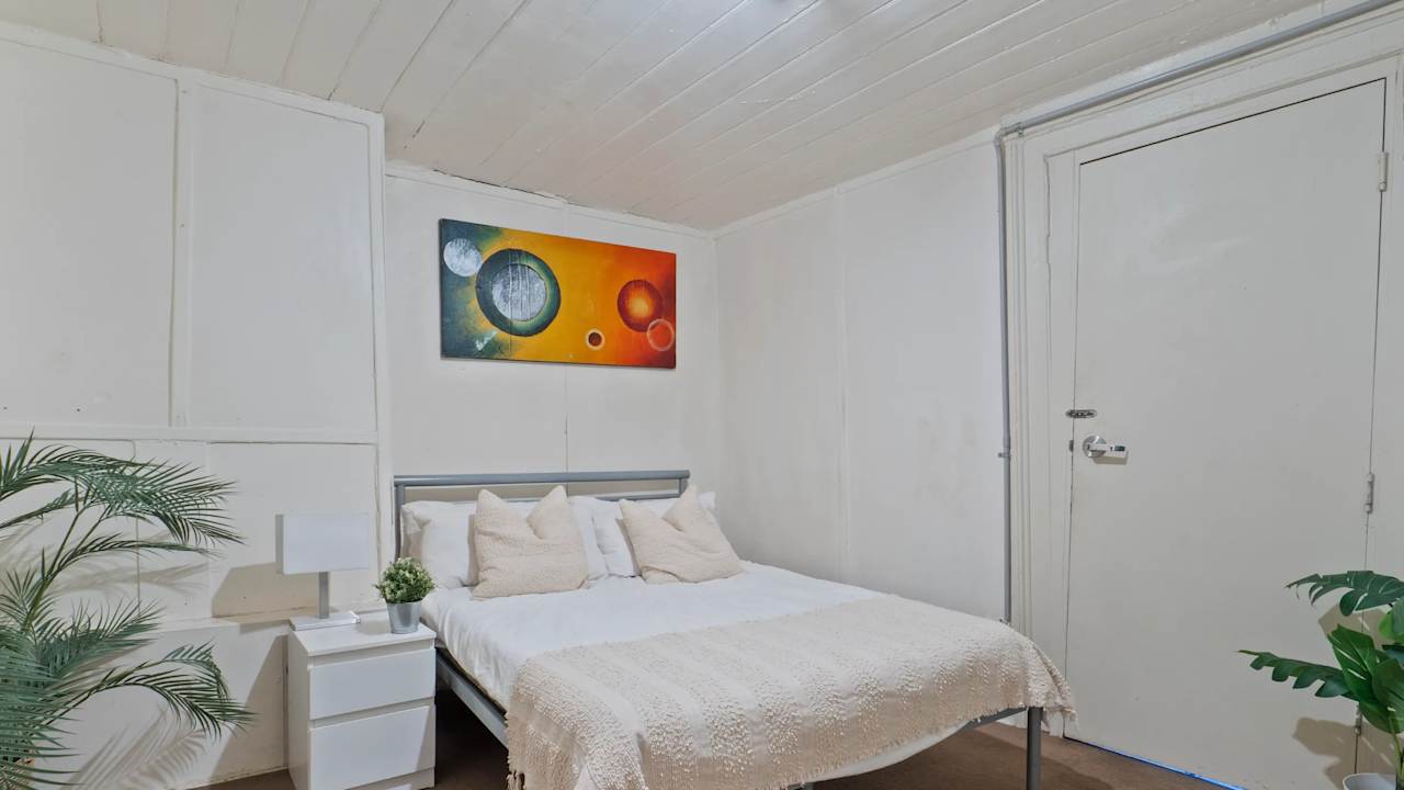 Furnished room in a flatshare