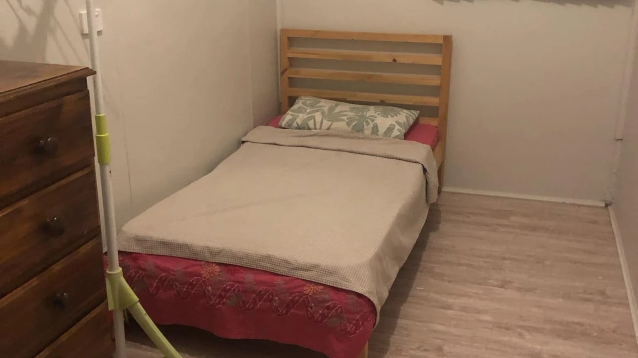 Room in a share house