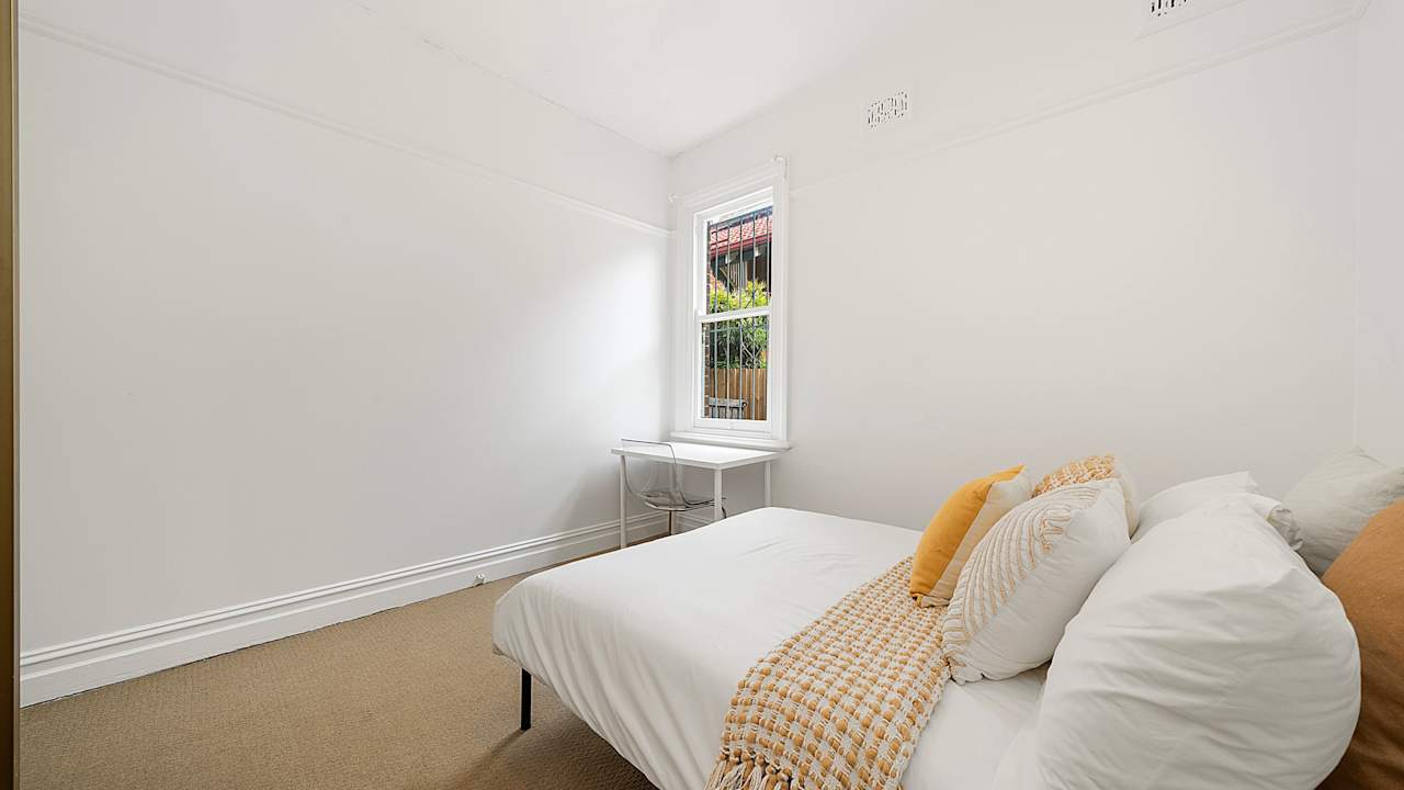 Room in a share house