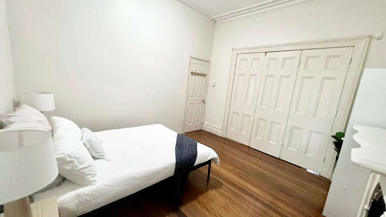 Room in a share house