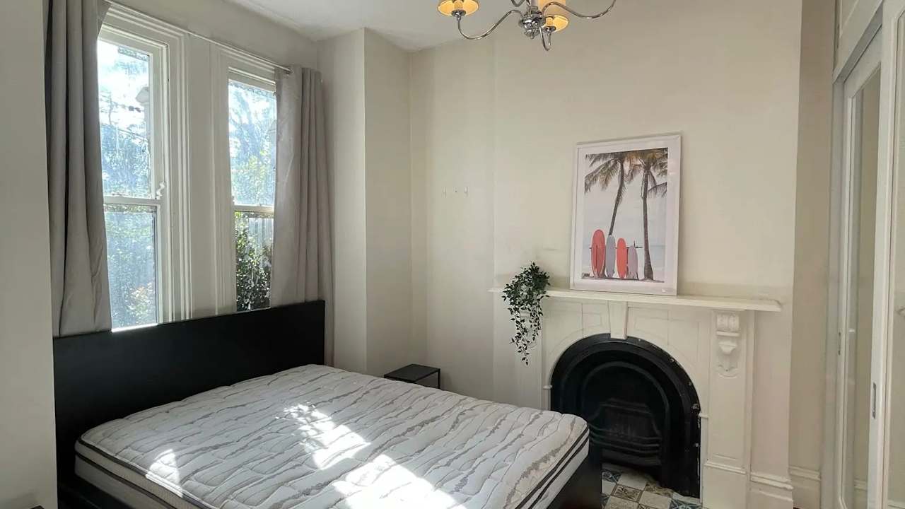 Furnished room in a share house