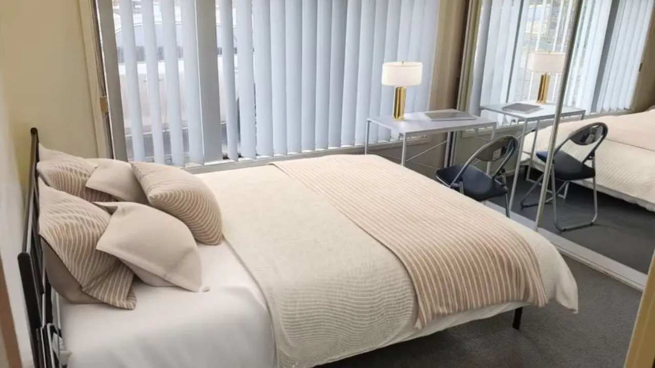 Furnished room in a share house