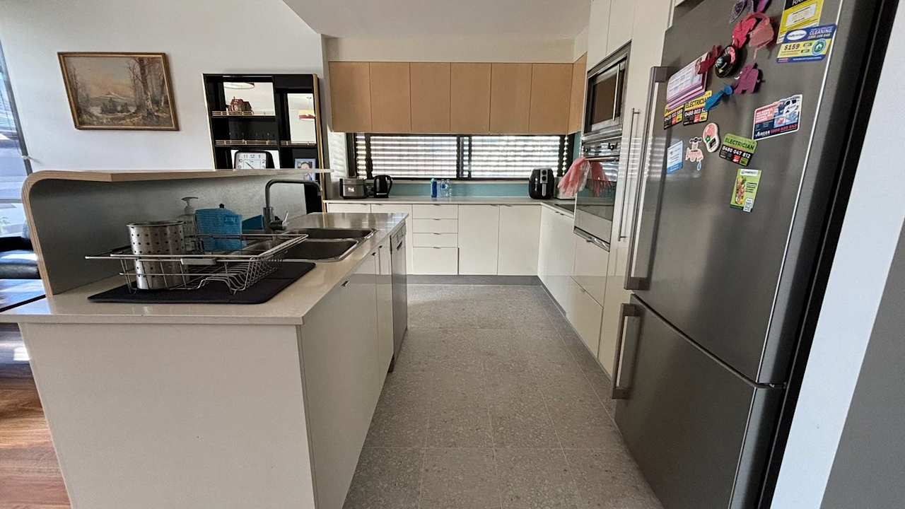 Furnished room with ensuite in a flatshare