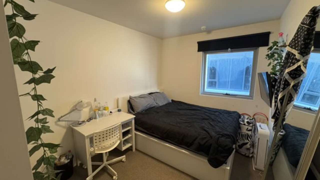 Furnished room in a flatshare