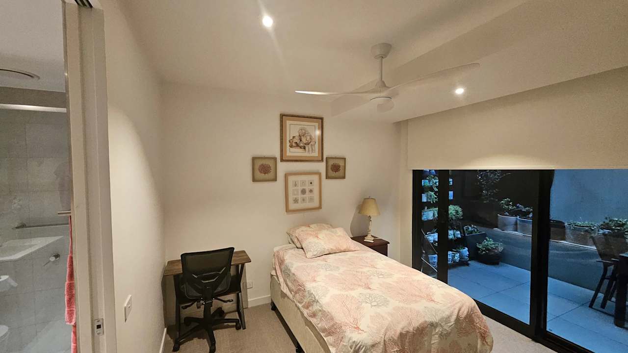 Furnished room with ensuite in a flatshare