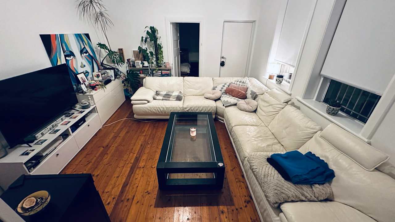 Furnished room in a flatshare