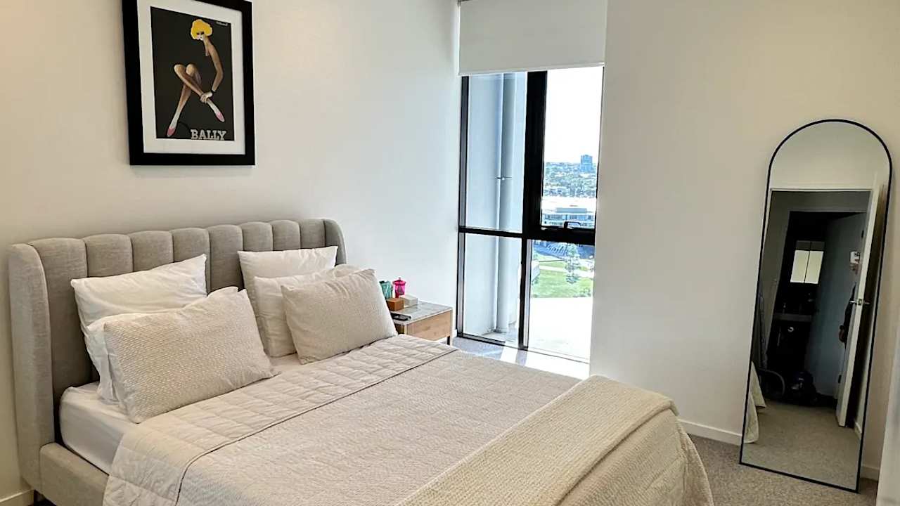 Unfurnished room with own bathroom