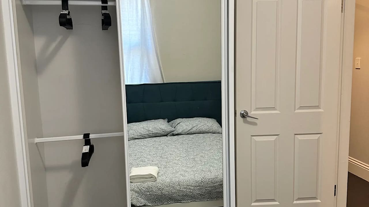 Furnished room in a share house