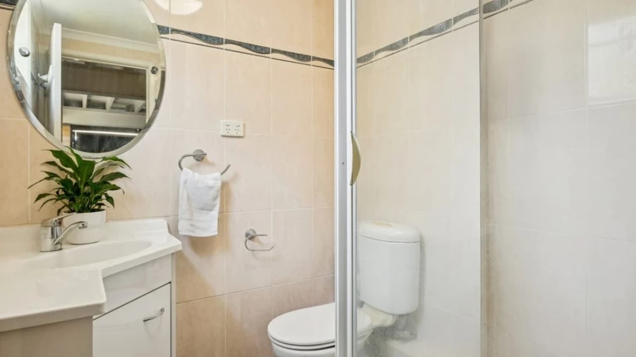 Furnished room in a share house