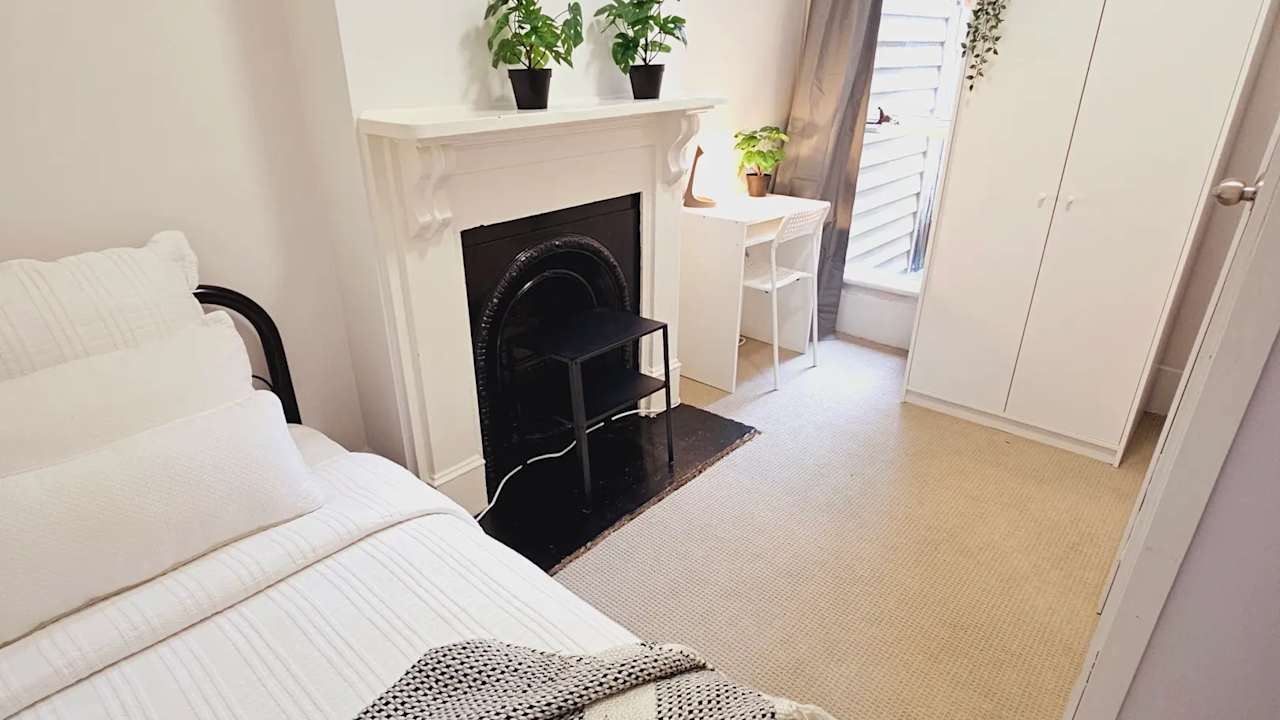 Furnished room in a share house
