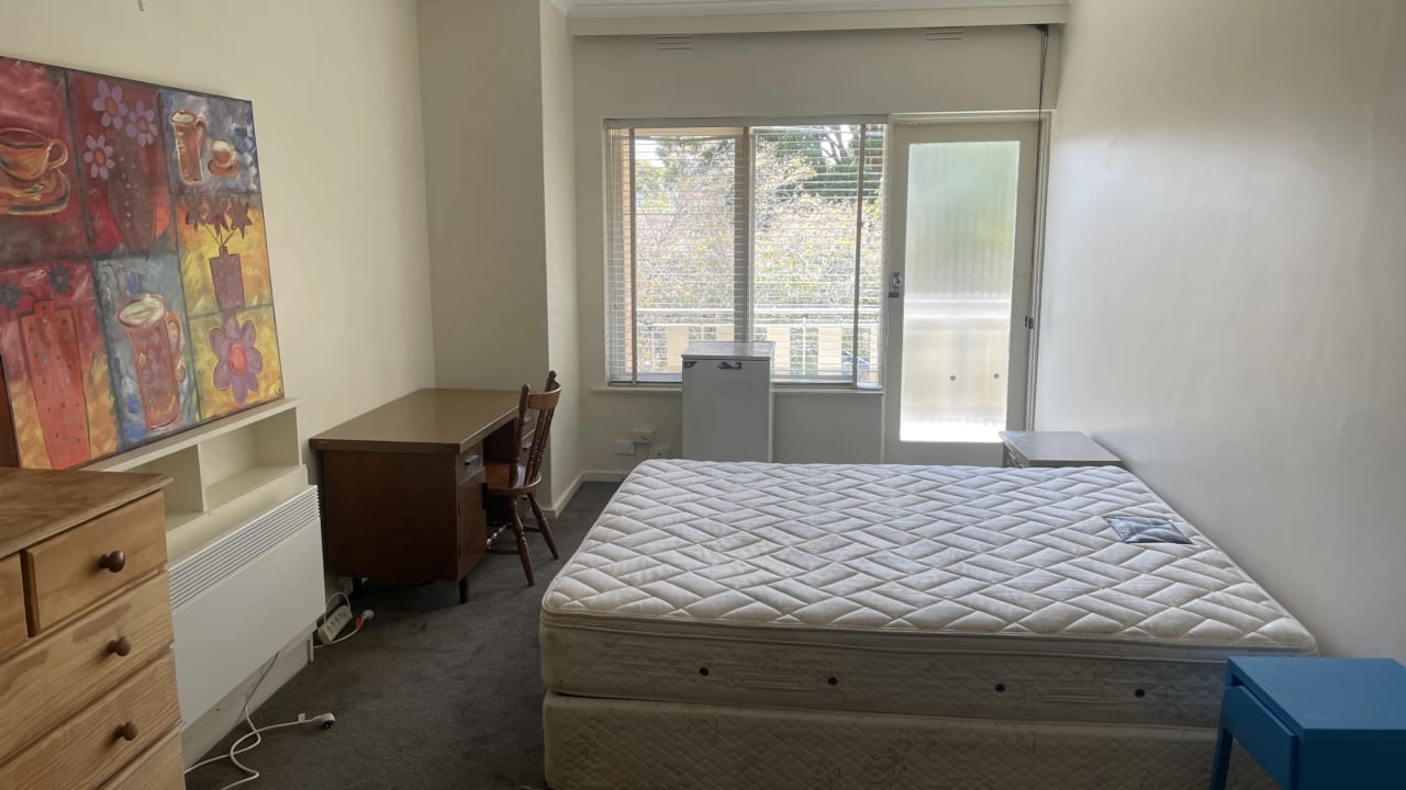 Furnished room in a flatshare