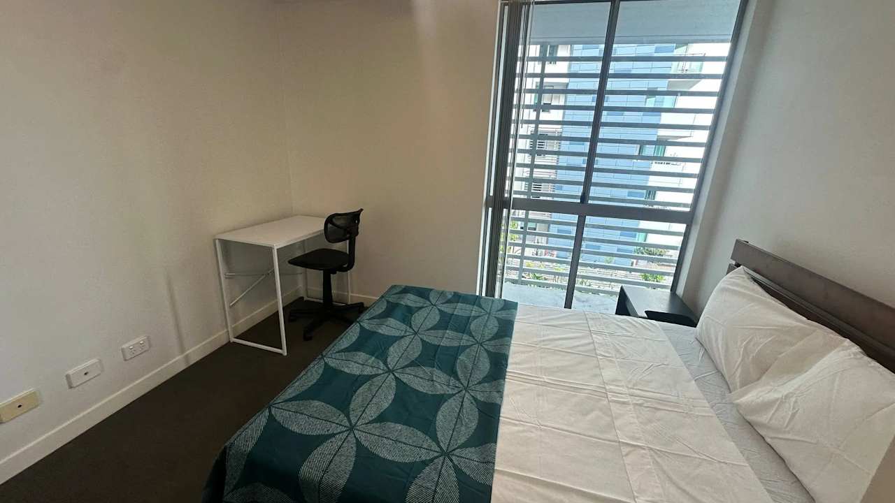 Furnished room in a flatshare