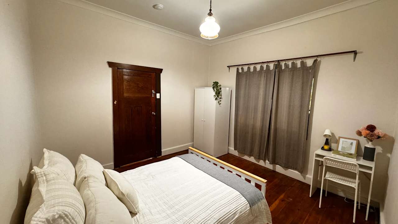 Furnished room in a flatshare