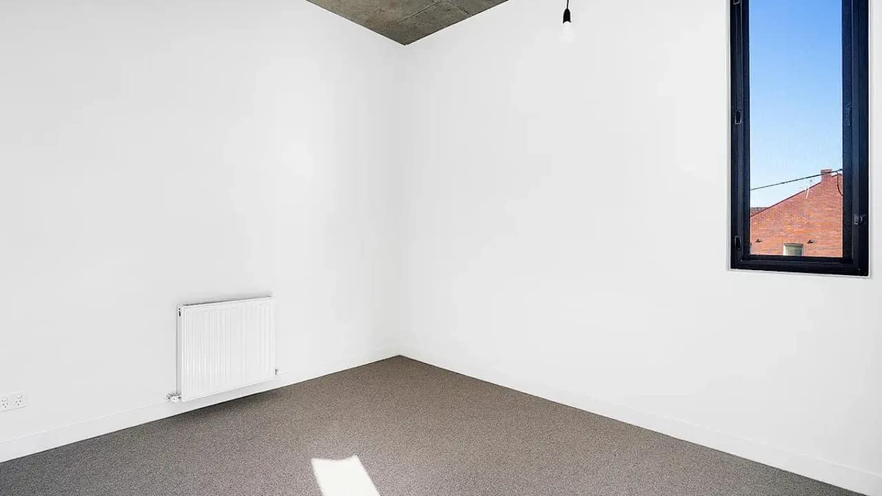 Unfurnished room in a flatshare