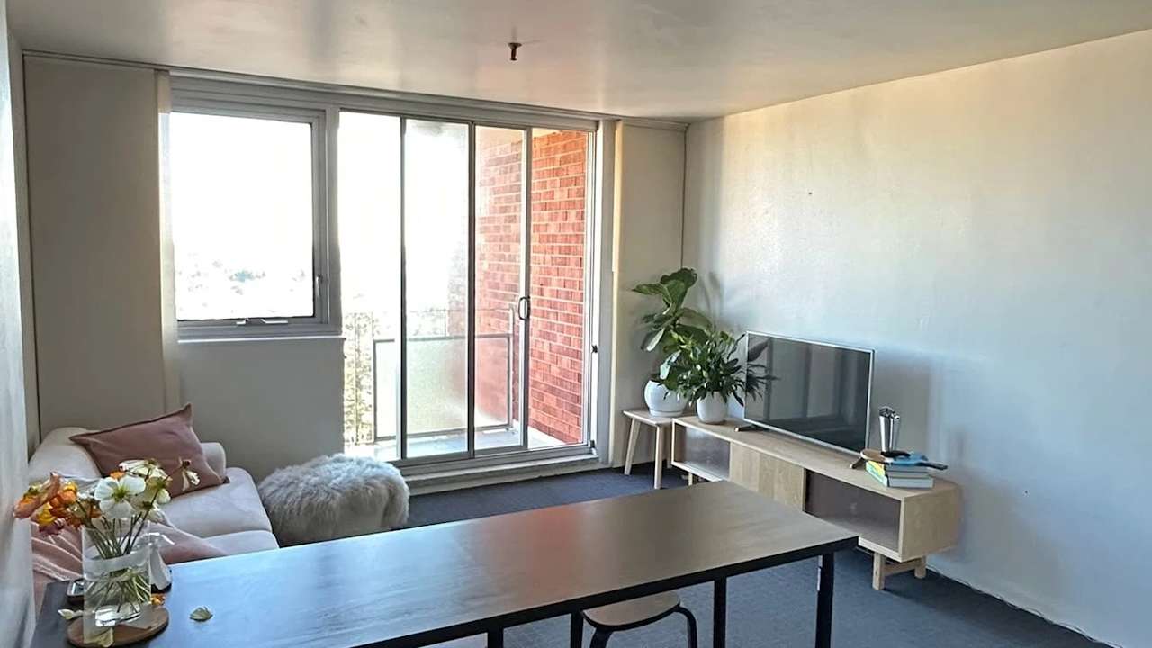 Unfurnished room in a flatshare