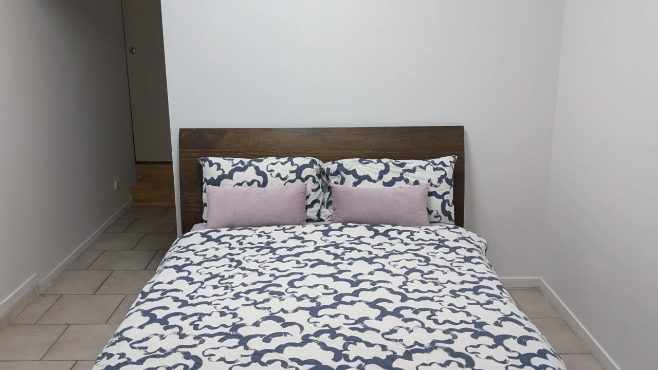 Furnished room in a flatshare