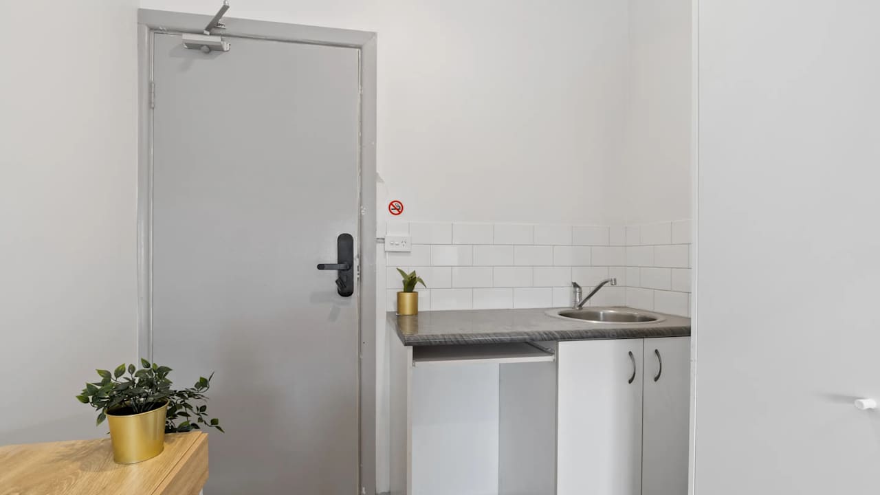 Furnished room in a flatshare