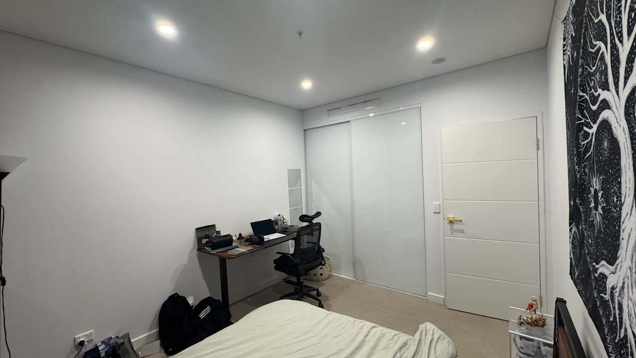 Unfurnished room in a flatshare