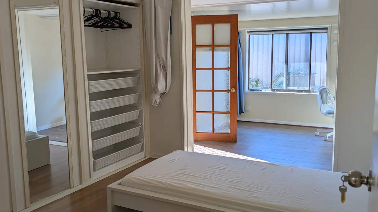 Room in a share house