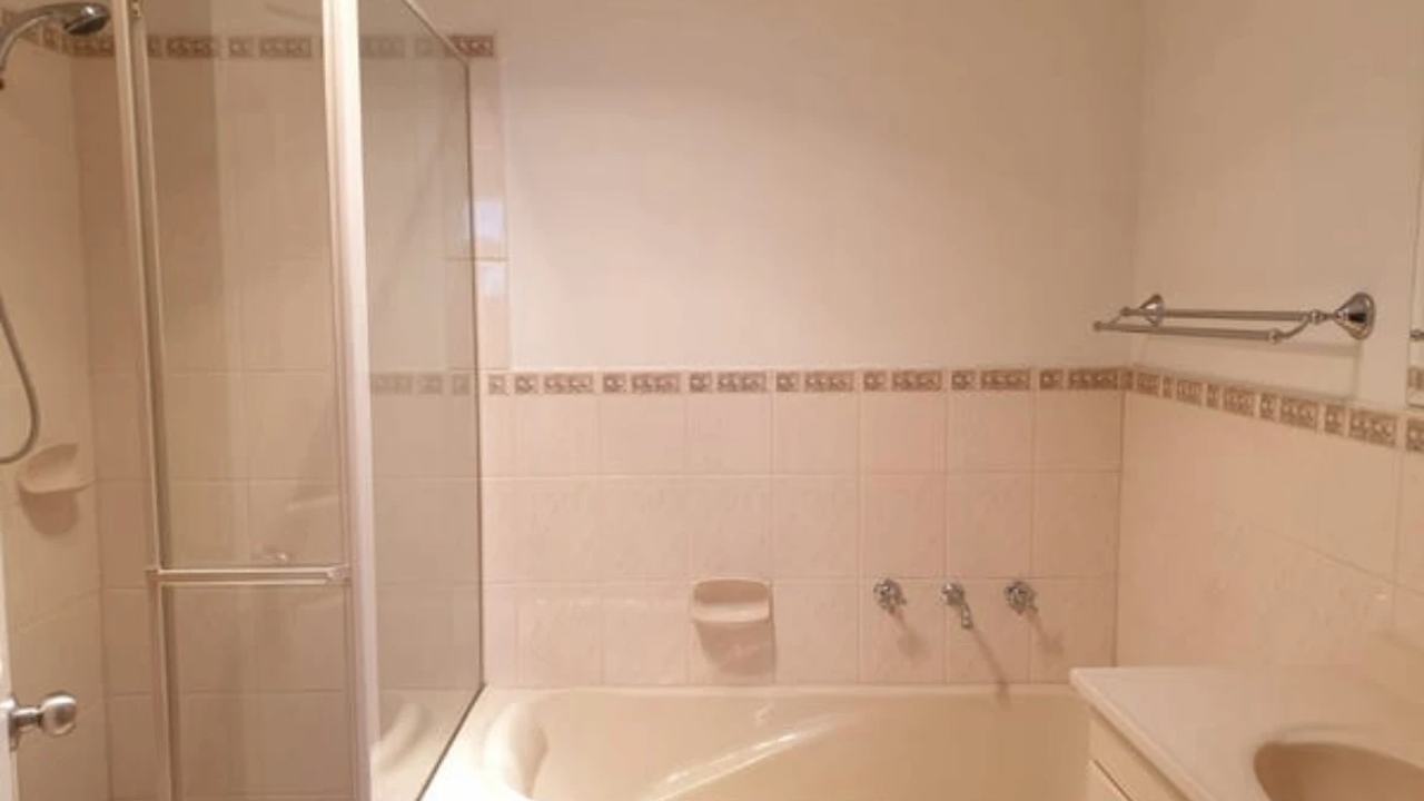 Unfurnished room in a share house