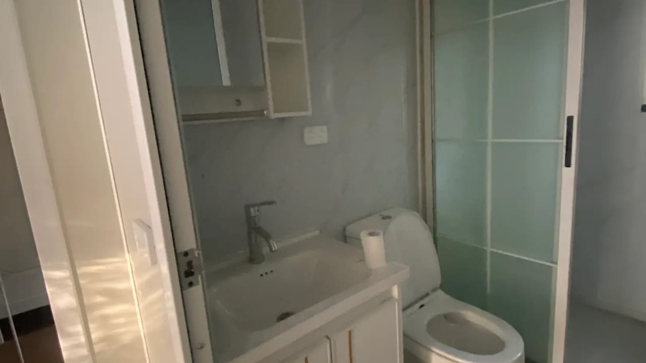 Furnished room in a flatshare