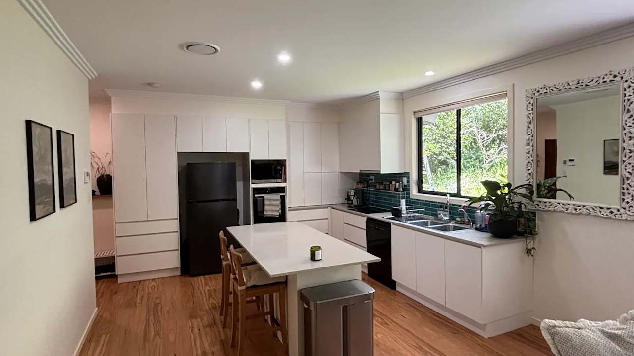 Unfurnished room in a flatshare