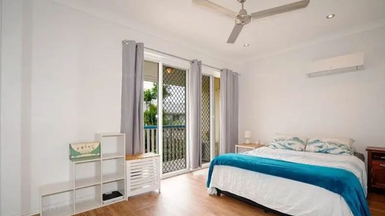Furnished room in a share house