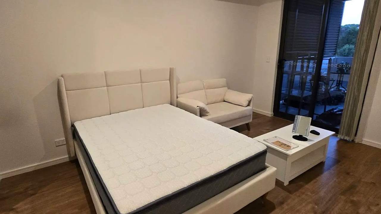 Furnished room with ensuite in a flatshare
