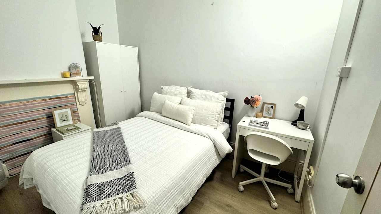 Furnished room in a share house